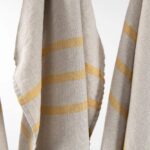 VILLA Kylpypyyhe keltaisilla raidoilla