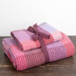 BINGO Kylpypyyhe liila ruudullinen