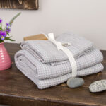 BINGO Kylpypyyhe vaaleanharmaa