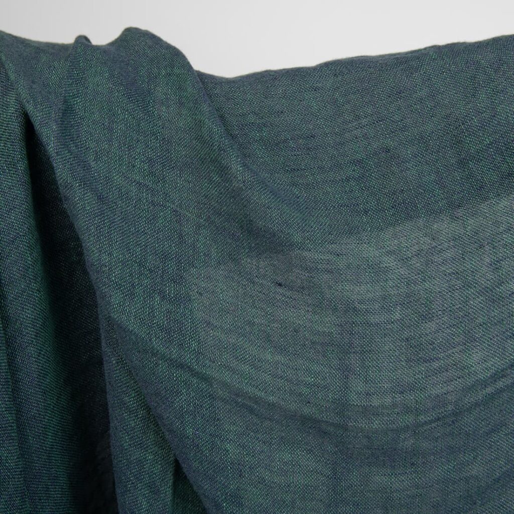 Pellavaharso pesty kangas sinivihreä 3 linen gauze blue green fabric, width 145cm.