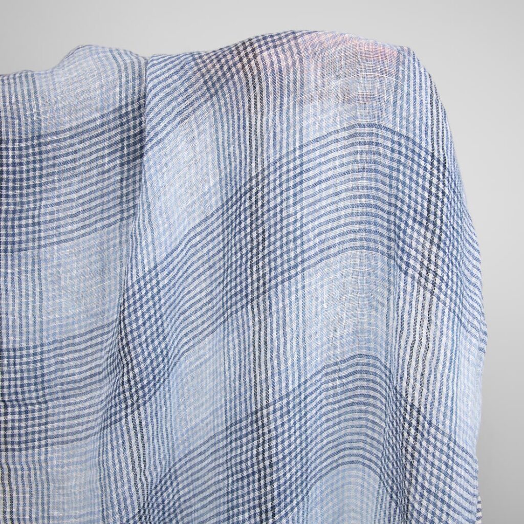 Pellavaharso pesty kangas siniruudullinen 3 linen gauze blue checks fabric, washed