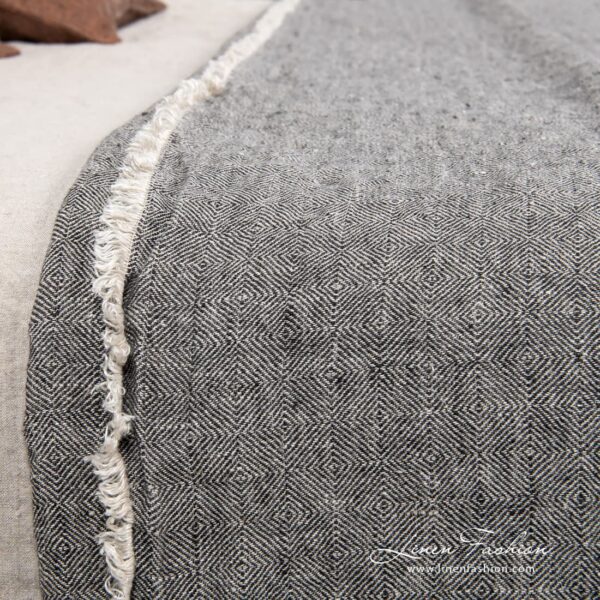 Bedspread of 100% linen fabric, grey.