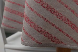 ORNA Pöytäliina pyöreä/ovaali punainen