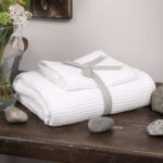 BINGO Kylpypyyhe valkoinen