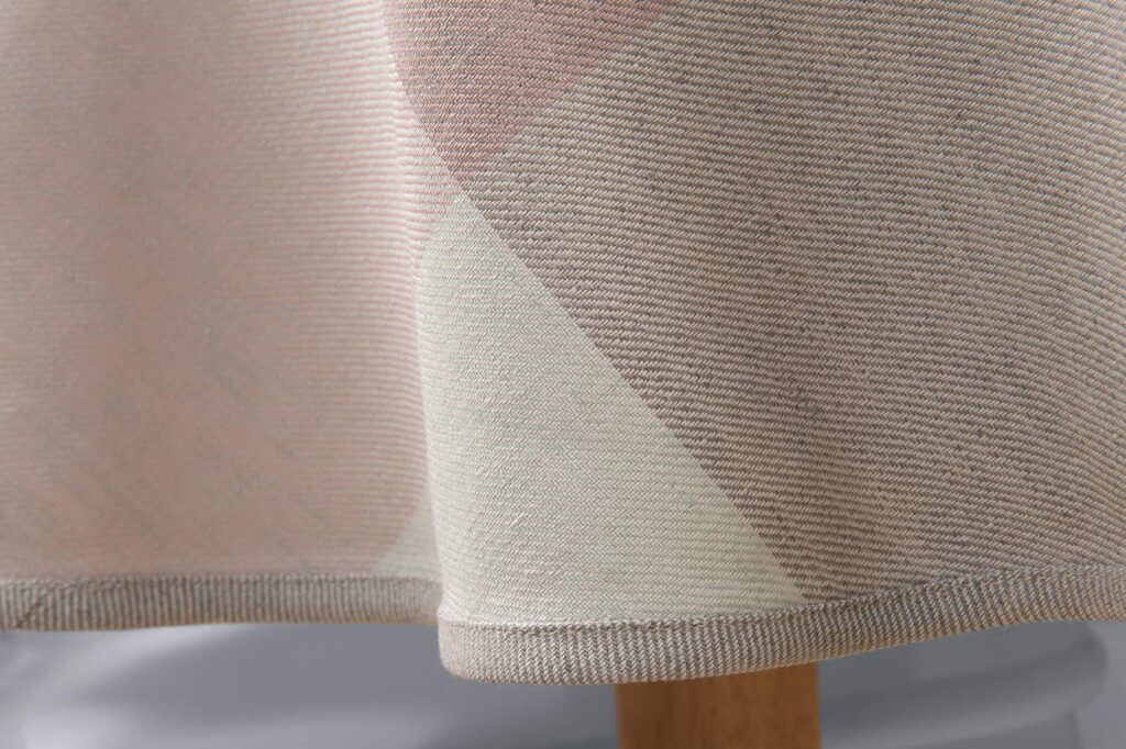 KARO Pöytäliina pyöreä/ovaali vaaleanharmaa 3 KARO Pöytäliina pyöreä/ovaali vaaleanharmaa - Image 3