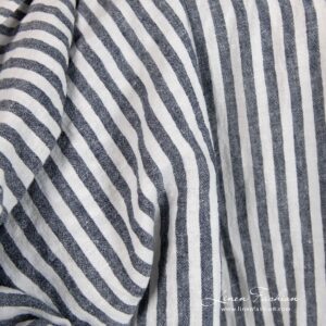 Leveä siniraidallinen pesty pellavakangas