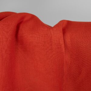 Liekinpunainen pellavakangas