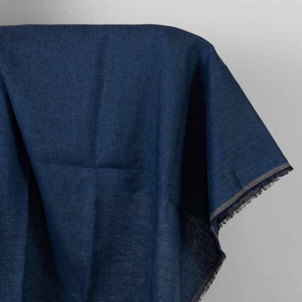 Pellavakangas tummansinisen denimin värisenä