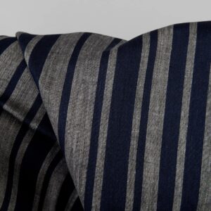 Pellavakangas sinisillä ja harmailla raidoilla