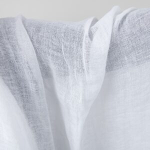 Kirkkaanvalkoinen läpikuultava pellavakangas, pesty