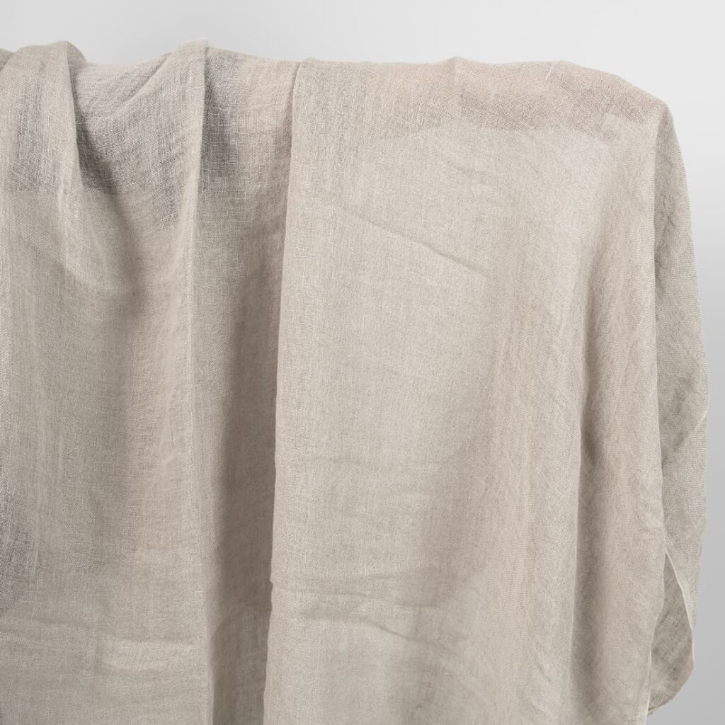 Luonnonharmaa läpikuultava pellavakangas pesty 1 Natural linen washed gauze fabric