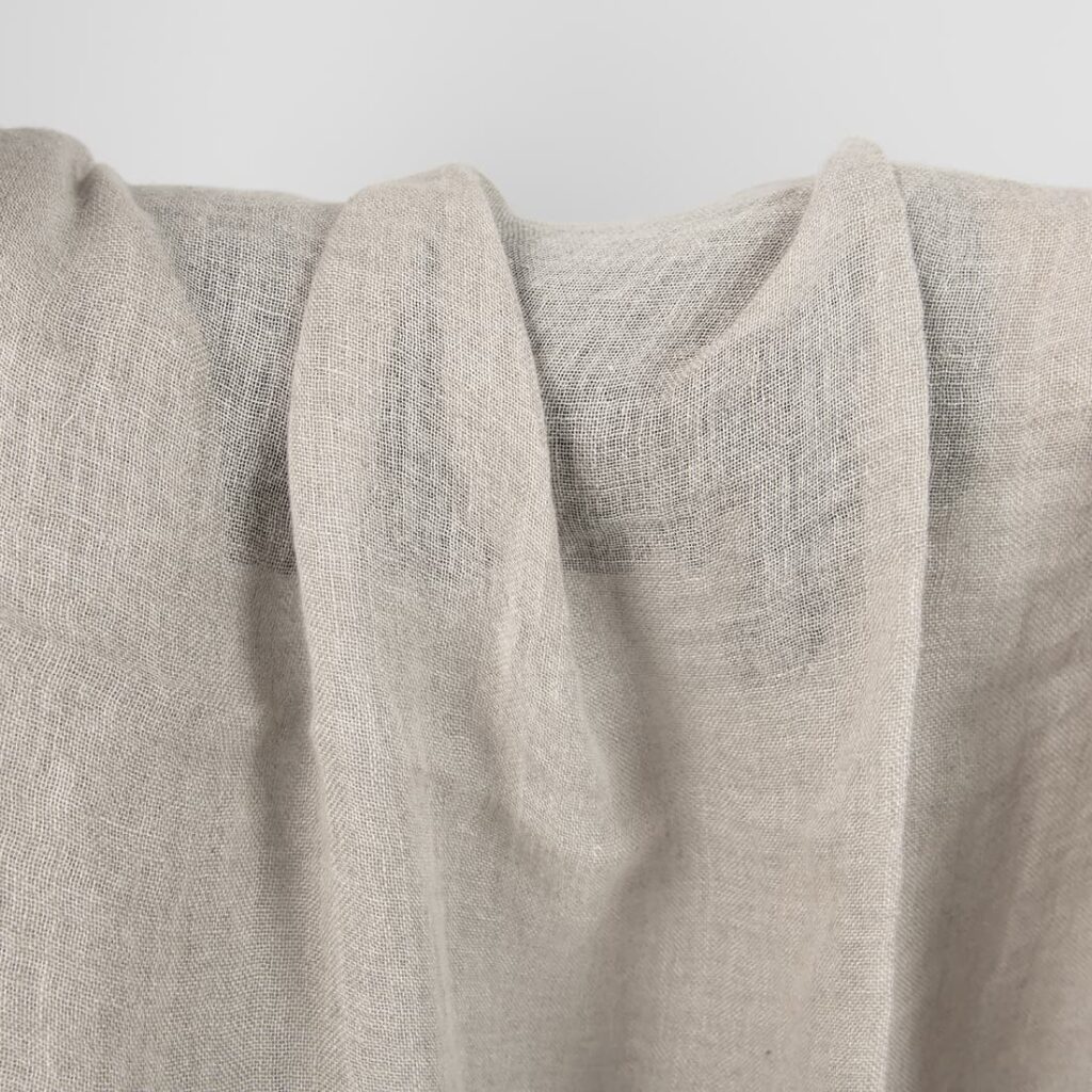 Luonnonharmaa läpikuultava pellavakangas pesty 3 Natural linen washed gauze fabric, width 150cm