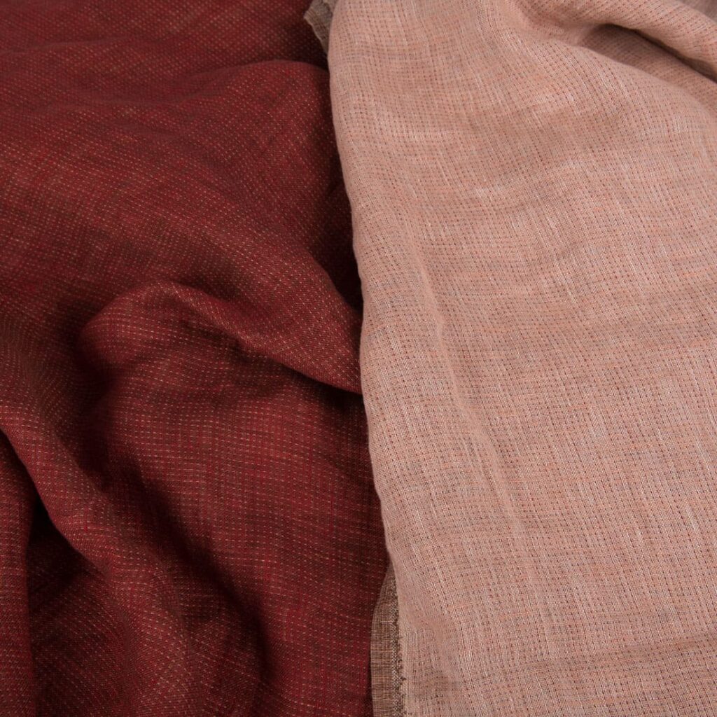 Kaksipuolinen pesty pellavakangas lämpimän ruskeana 1 Kaksipuolinen pesty pellavakangas lämpimän ruskeana