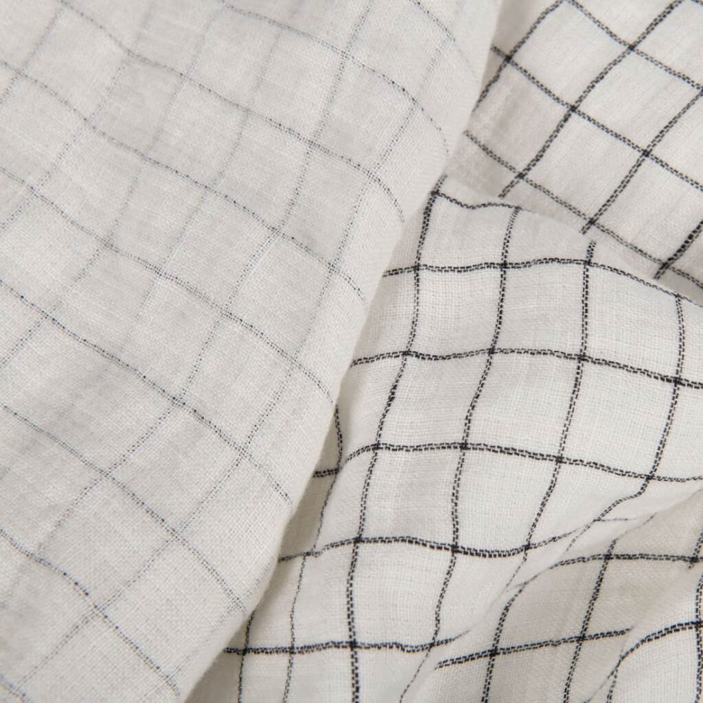 Valkoinen ruudullinen kaksikerroksinen pesty pellavakangas 1 Valkoinen ruudullinen kaksikerroksinen pesty pellavakangas