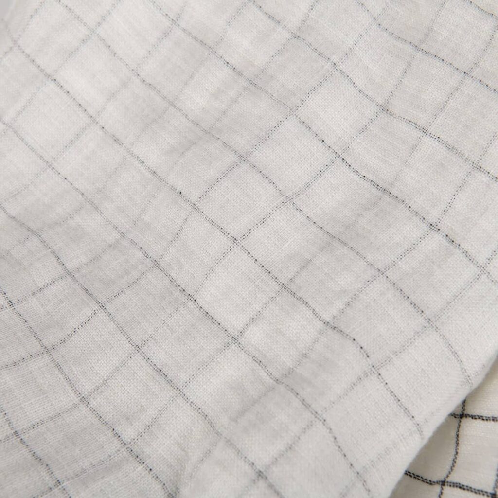 Valkoinen ruudullinen kaksikerroksinen pesty pellavakangas 2 Valkoinen ruudullinen kaksikerroksinen pesty pellavakangas - Image 2