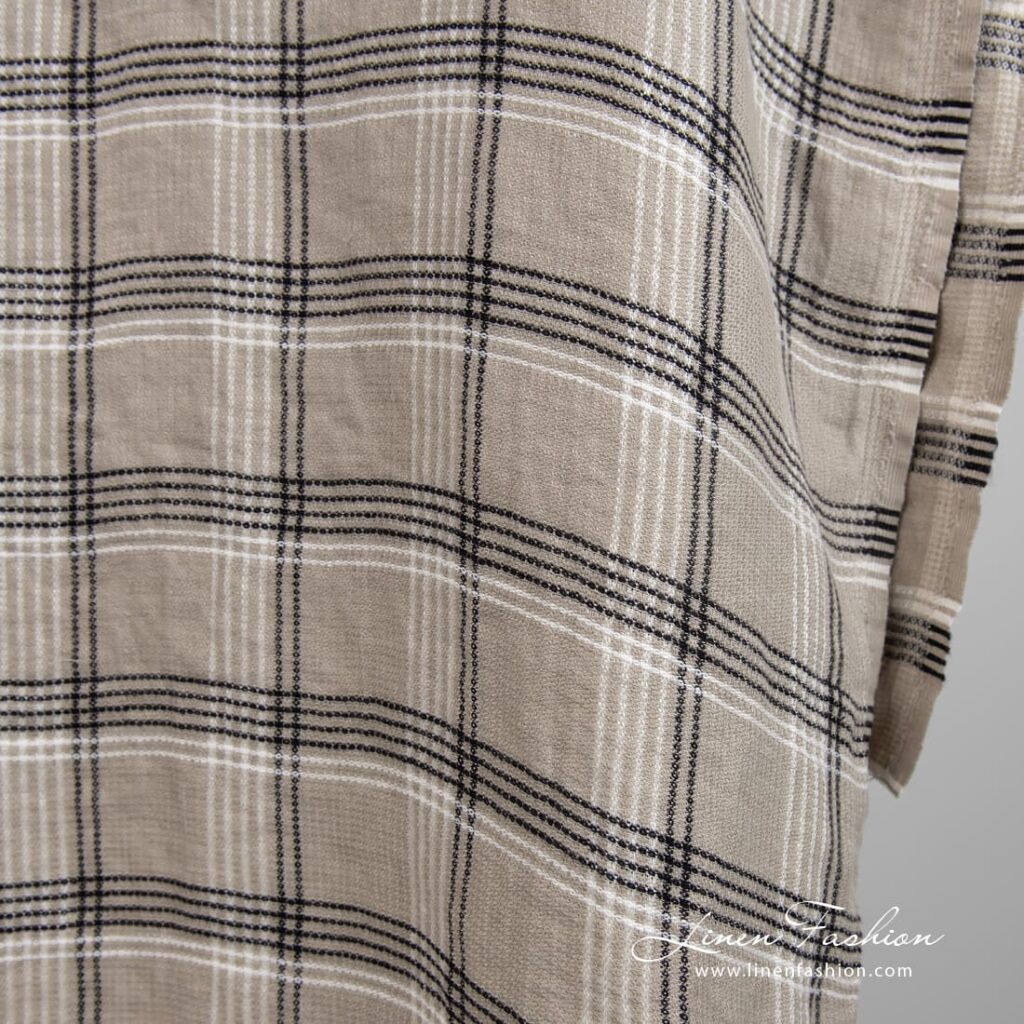 Harmaanruskea ruudullinen pesty pellavakangas 2 Grey brown linen fabric in checks, specially washed to increase softness