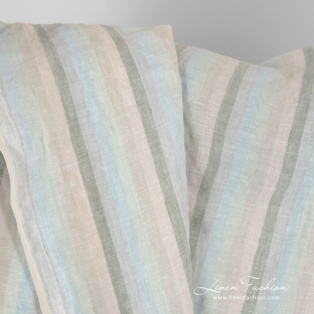 Monivärinen raidallinen pastellinsävyinen pesty pellavakangas 3 Multicolored linen fabric in vertical stripes, washed