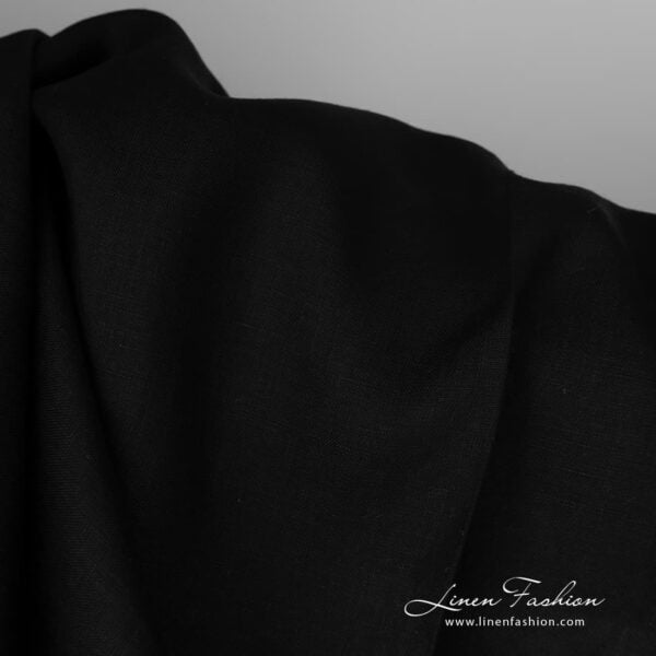 Lightweight and dense linen fabric in black