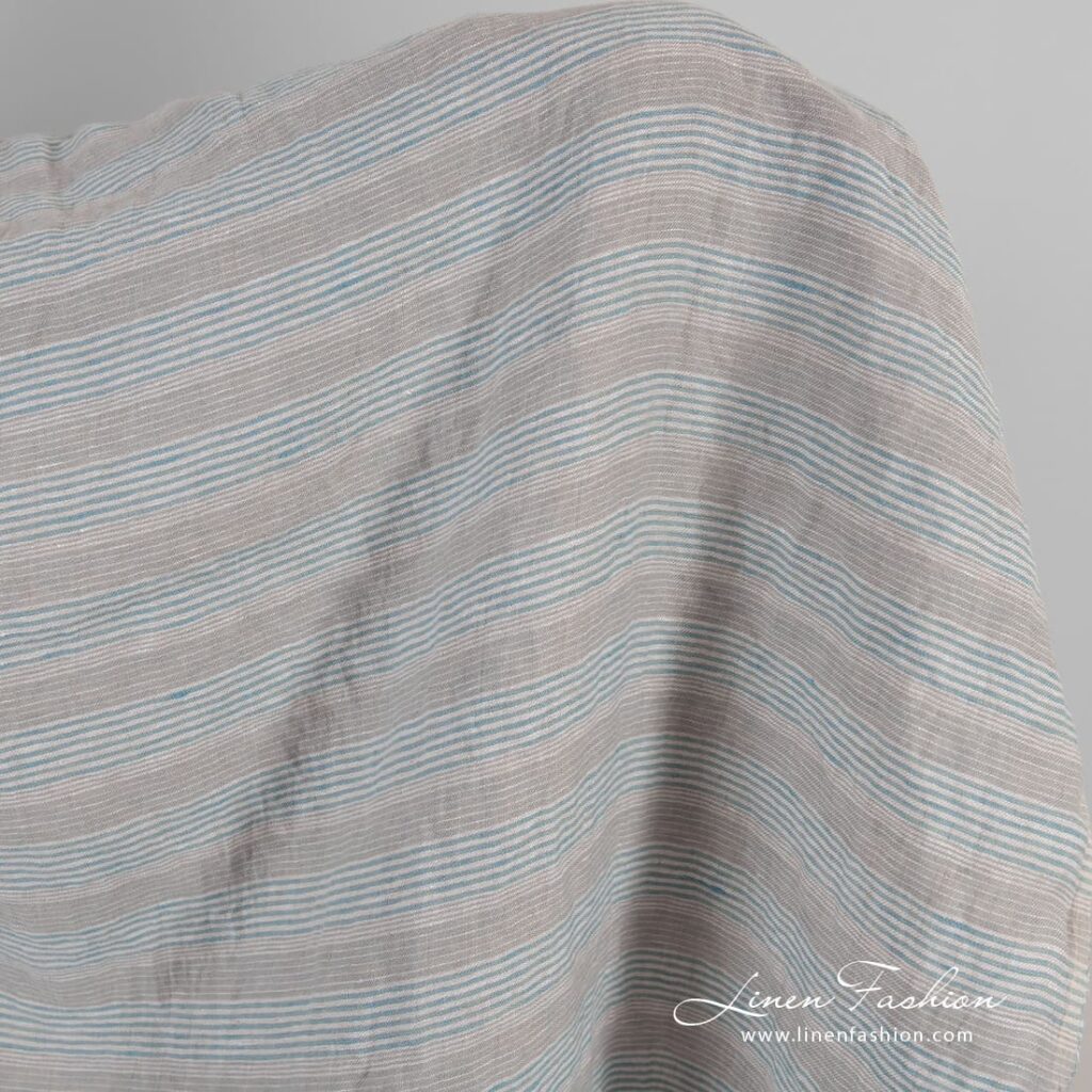 Vaalean harmaansininen pellavakangas raidoilla, pesty 2 Grey blue linen fabric in stripes, washed