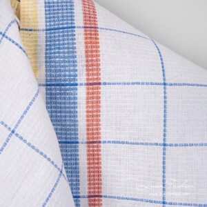 Valkoinen pellavapuuvilla-pyyhekangas ruuduilla