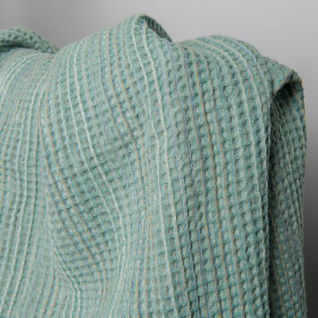 Pesty vihreä pellava-puuvilla vohvelisidoskangas 2 Washed green linen cotton waffle weave fabric, 150cm
