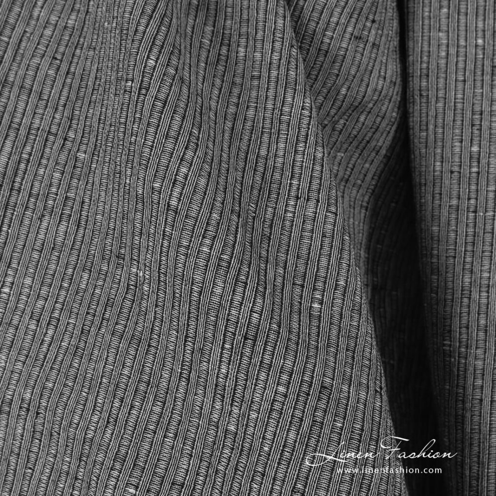 Musta raidallinen pesty pellavapuuvillakangas 3 Black linen cotton fabric in stripes, specially washed