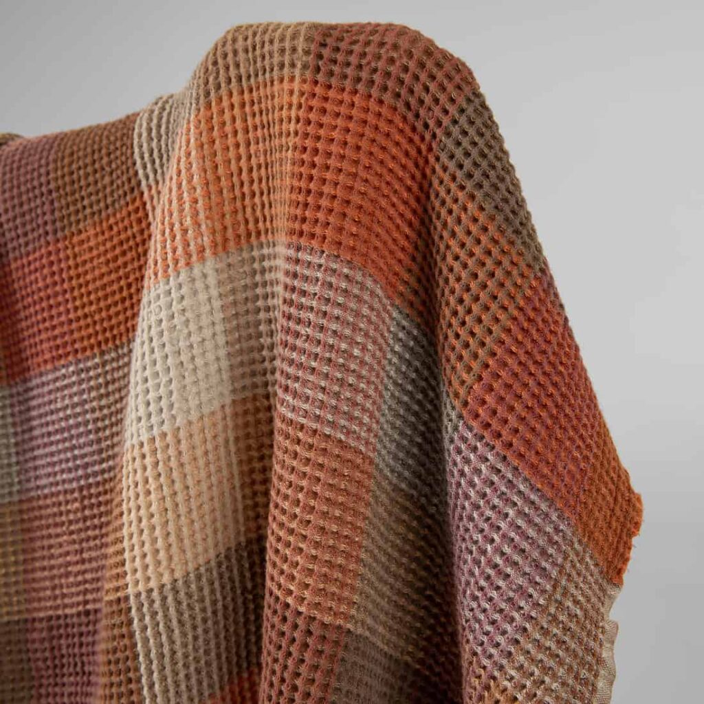 Pesty pellavapuuvillakangas ruskea ruudullinen vohveli 2 Washed linen cotton fabric brown colour checks waffle product photo