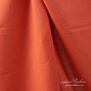 Liekinpunainen pellavapuuvillakangas reikäommelkuvioilla