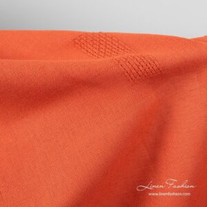 Liekinpunainen pellavapuuvillakangas reikäommelkuvioilla