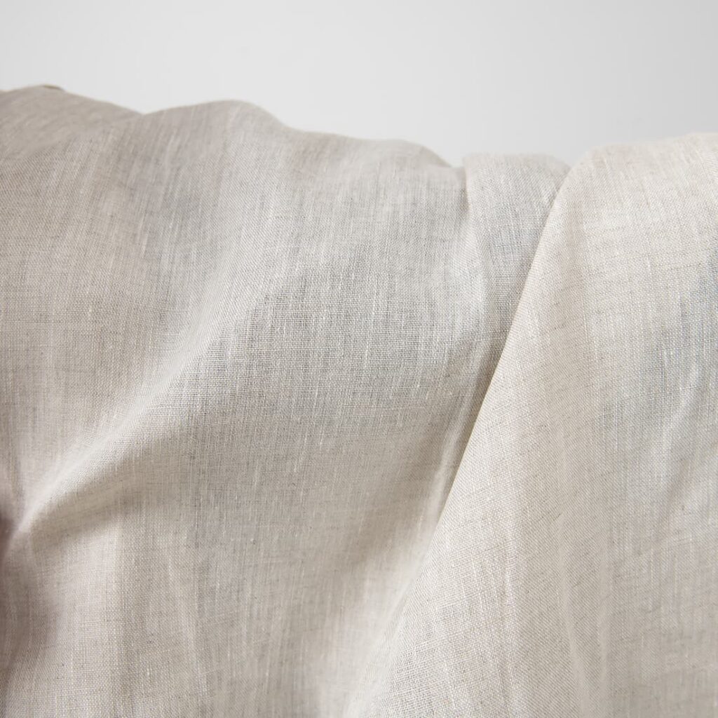 Puhdas pellavakangas, vaaleanharmaa 2 Pure linen fabric in light grey close up detail