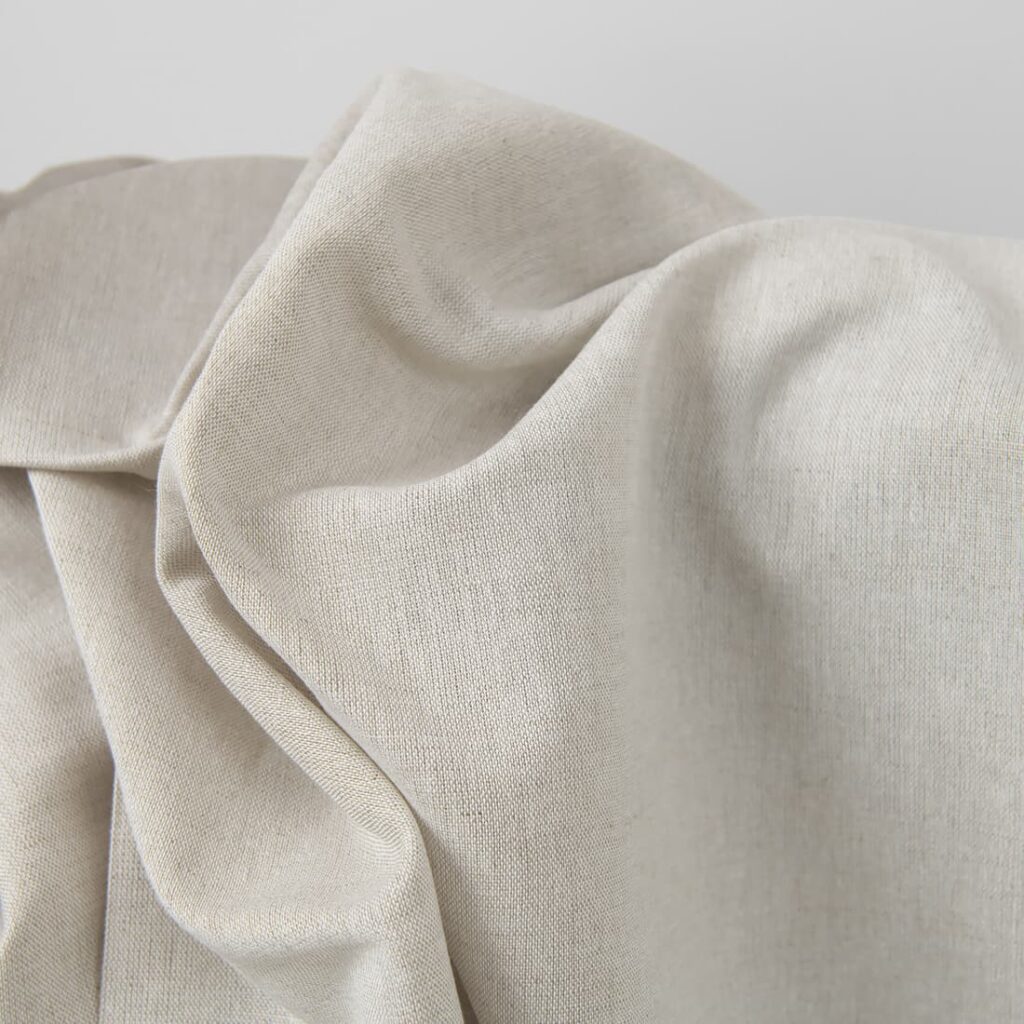 Leveä pellavapuuvillakangas luonnollinen vaaleanharmaa 3 Wide linen cotton fabric natural light grey colour close up detail