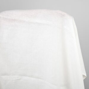 Luonnonvalkoinen vinoneliökuvioinen pellavakangas