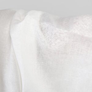 Luonnonvalkoinen vinoneliökuvioinen pellavakangas