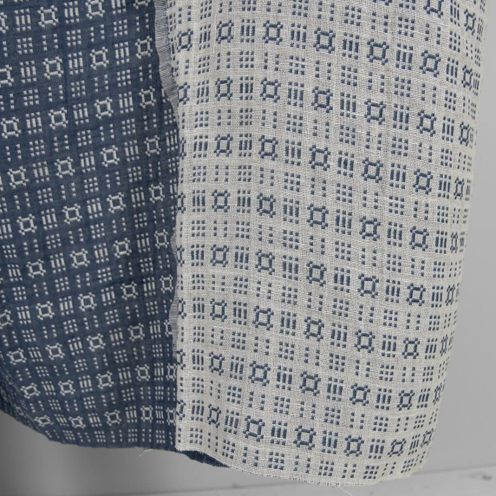 Pesty pellava-puuvillakangas, luonnonvalkoinen ja sininen kuvio 4 Washed linen cotton fabric off-white and blue pattern product photo