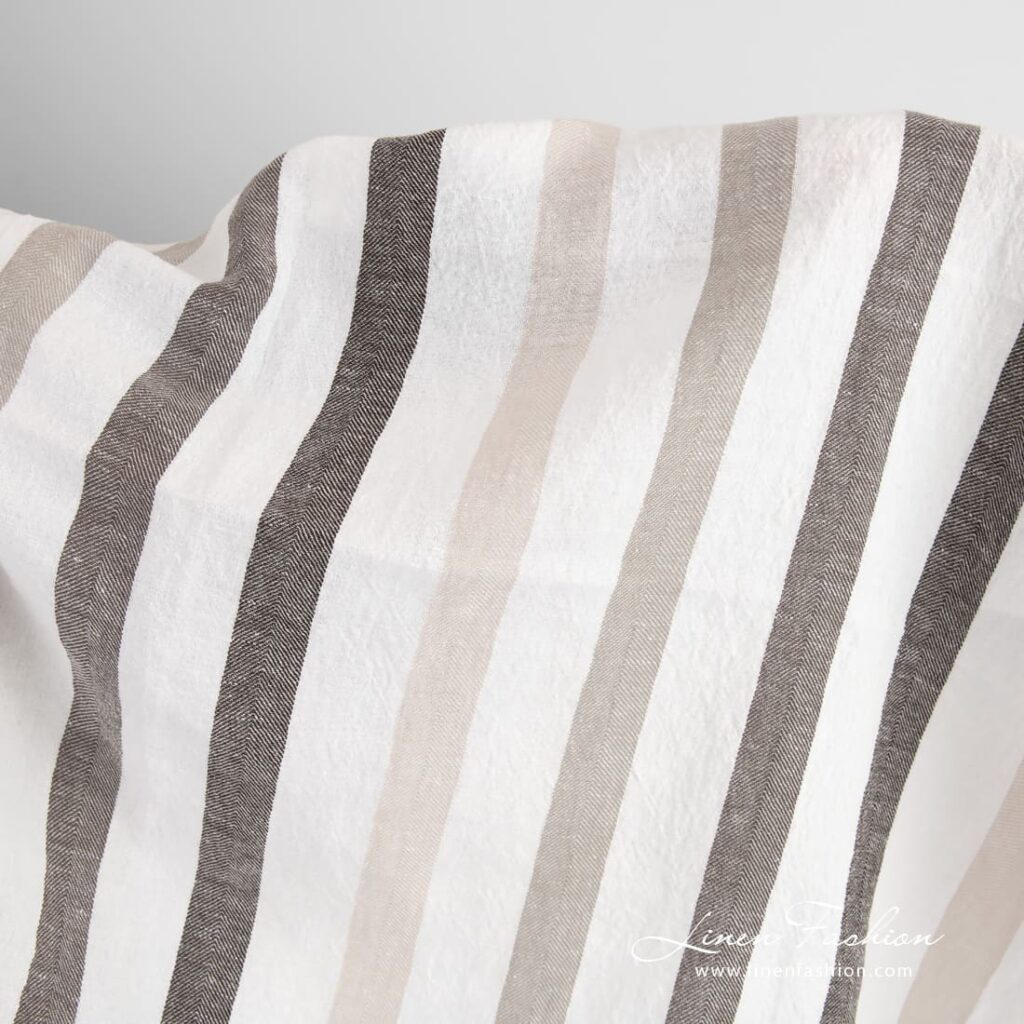 Leveä pesty pellavapuuvillakangas ruskeilla raidoilla 2 Wide linen cotton fabric with stripes