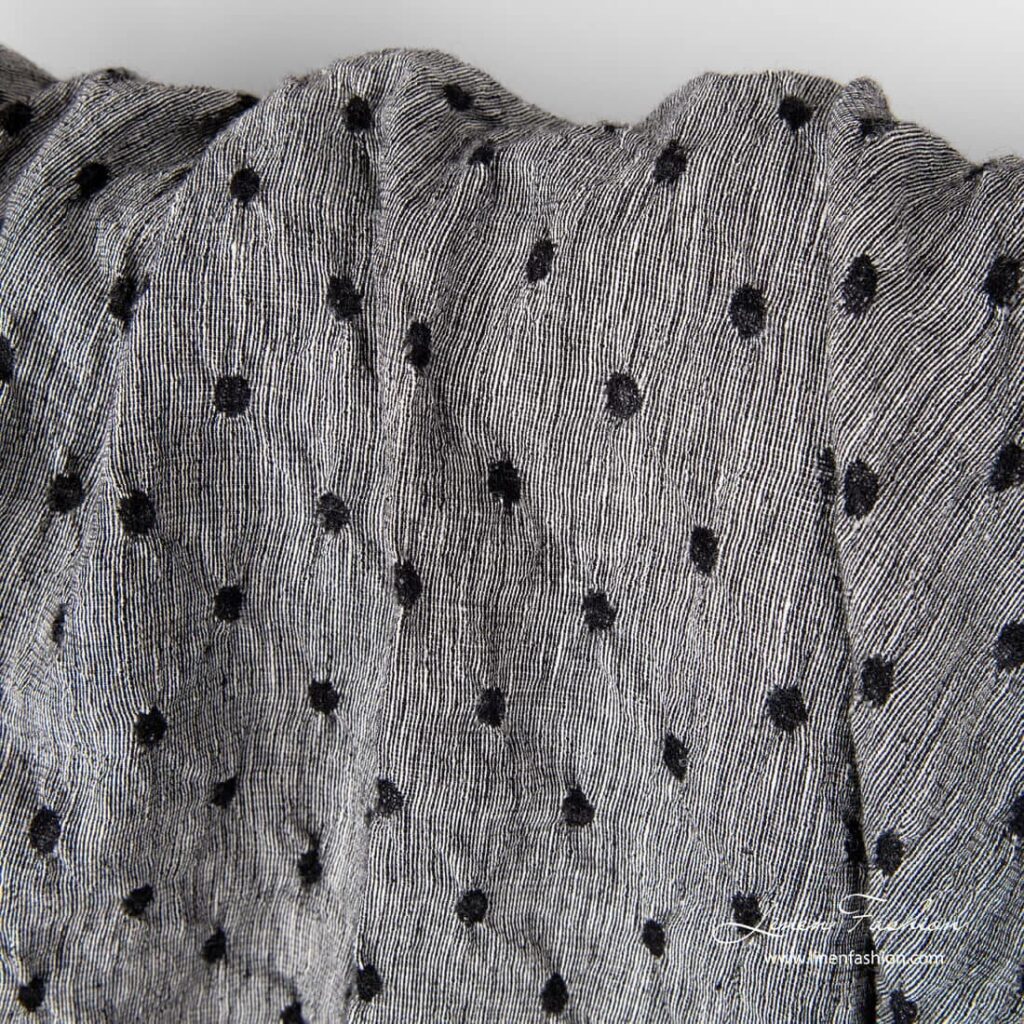Musta/valkoinen pellava-villakangas pilkuilla pesty 2 Washed black white linen wool fabric.