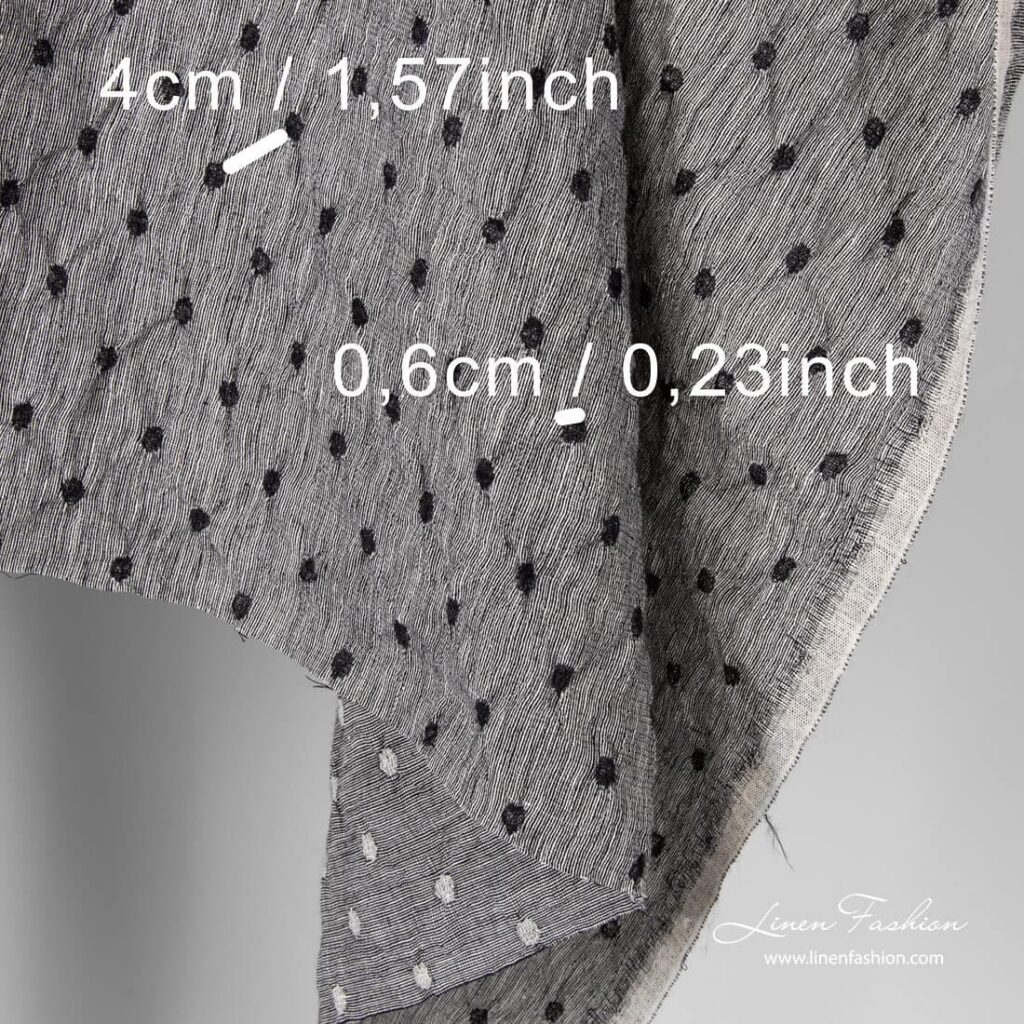 Musta/valkoinen pellava-villakangas pilkuilla pesty 3 Washed black white fabric with dots.