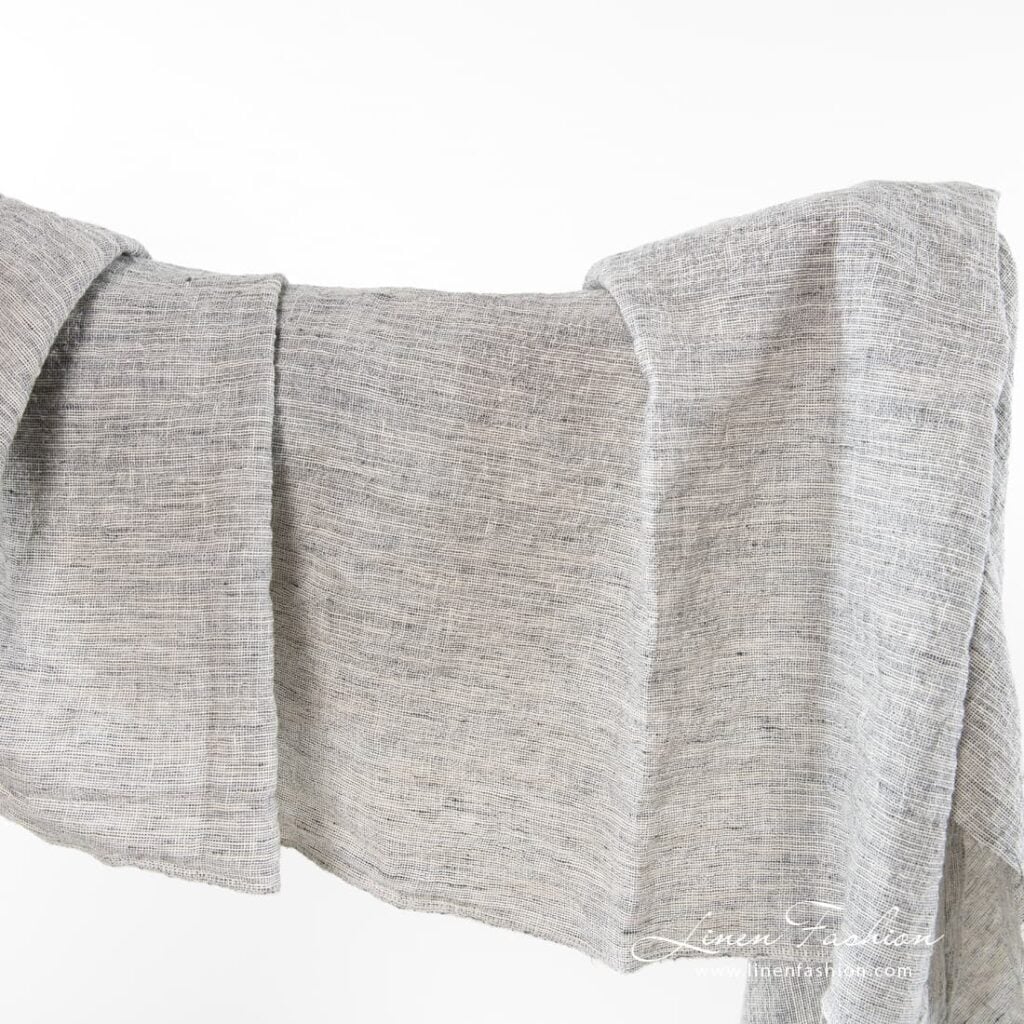 Leveä harmaa pellavapuuvillakangas pesty 1 Wide grey linen-cotton fabric.