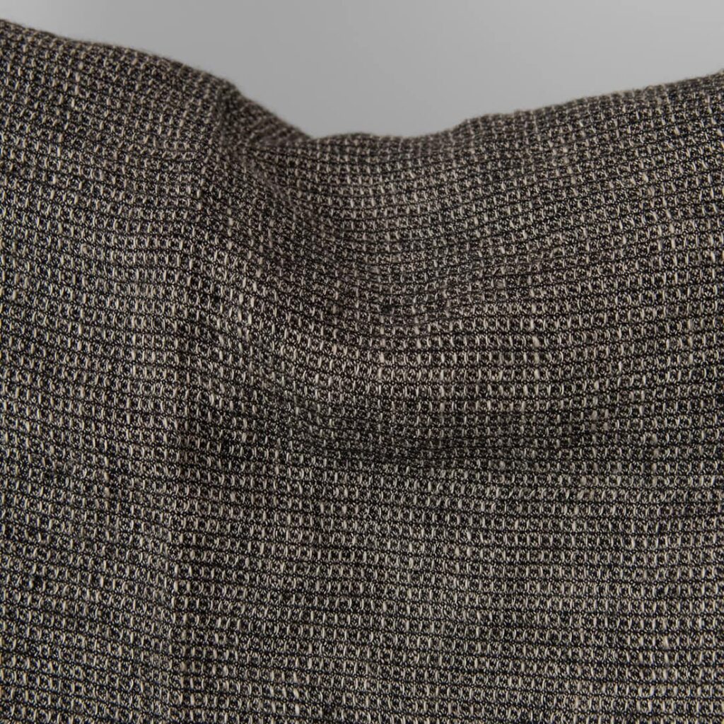 Pellava-villa musta ja harmaa vohvelikangas pesty 3 linen wool waffle fabric, washed.
