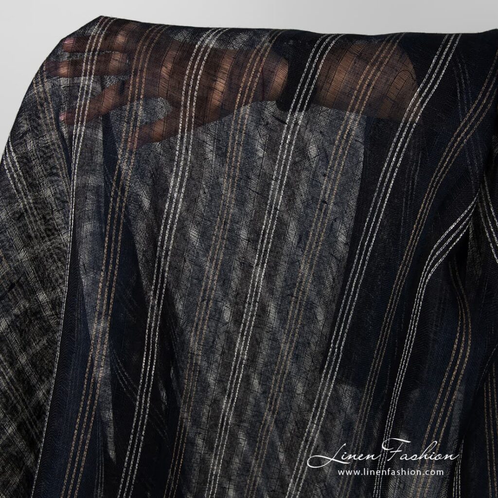 Läpinäkyvä tummansininen raidallinen pellavakangas 2 Striped transparent navy linen fabric.