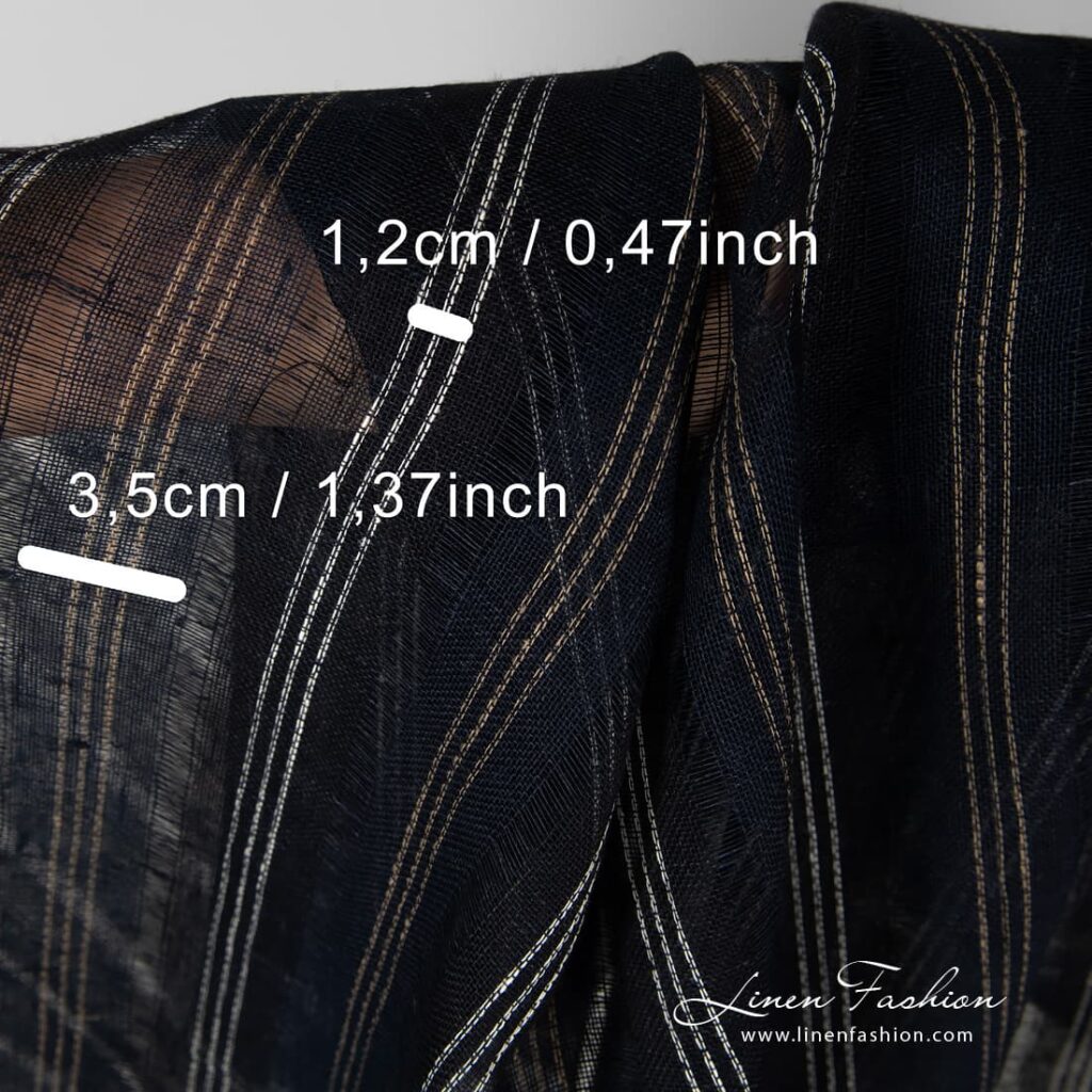 Läpinäkyvä tummansininen raidallinen pellavakangas 4 Striped 100% linen fabric in navy colour.