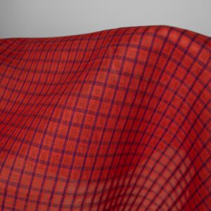 Pellavakangas, punaiset ja violetit läpikuultavat ruudut