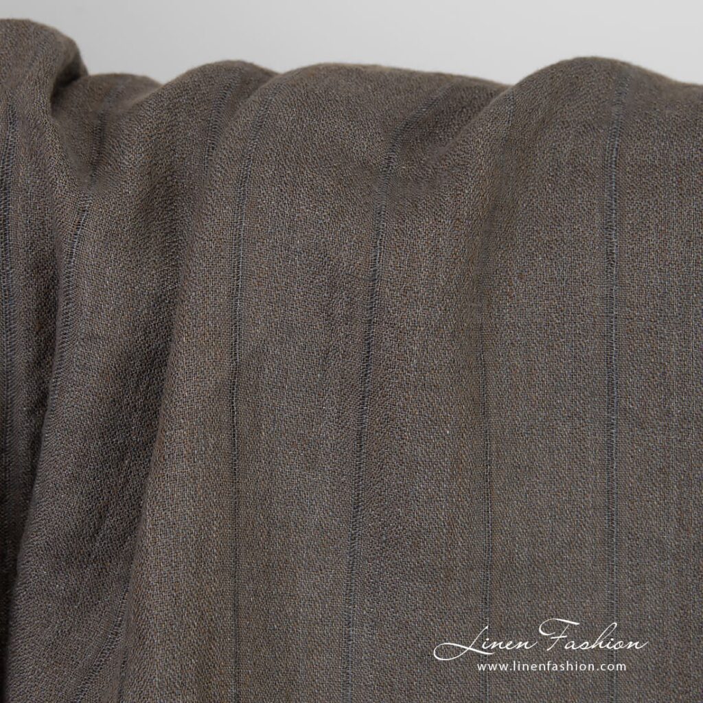 Pesty raidallinen harmaanruskea pellavakangas 2 Striped greyish brown linen fabric, washed