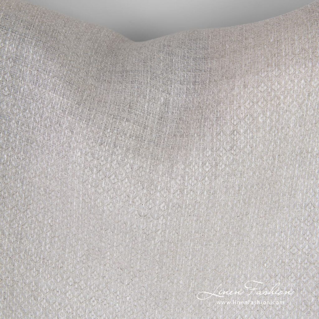 Vaaleanharmaa vinoneliökuvioinen pellavakangas 2 Light grey linen fabric in diamond pattern
