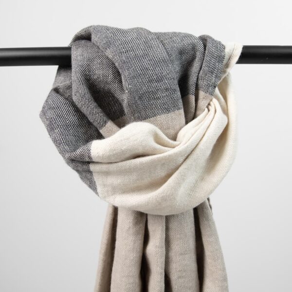 TORBY Huivi beige musta - Image 3