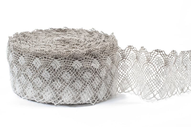 Valkoinen ja luonnonharmaa pellavapitsi nro 31